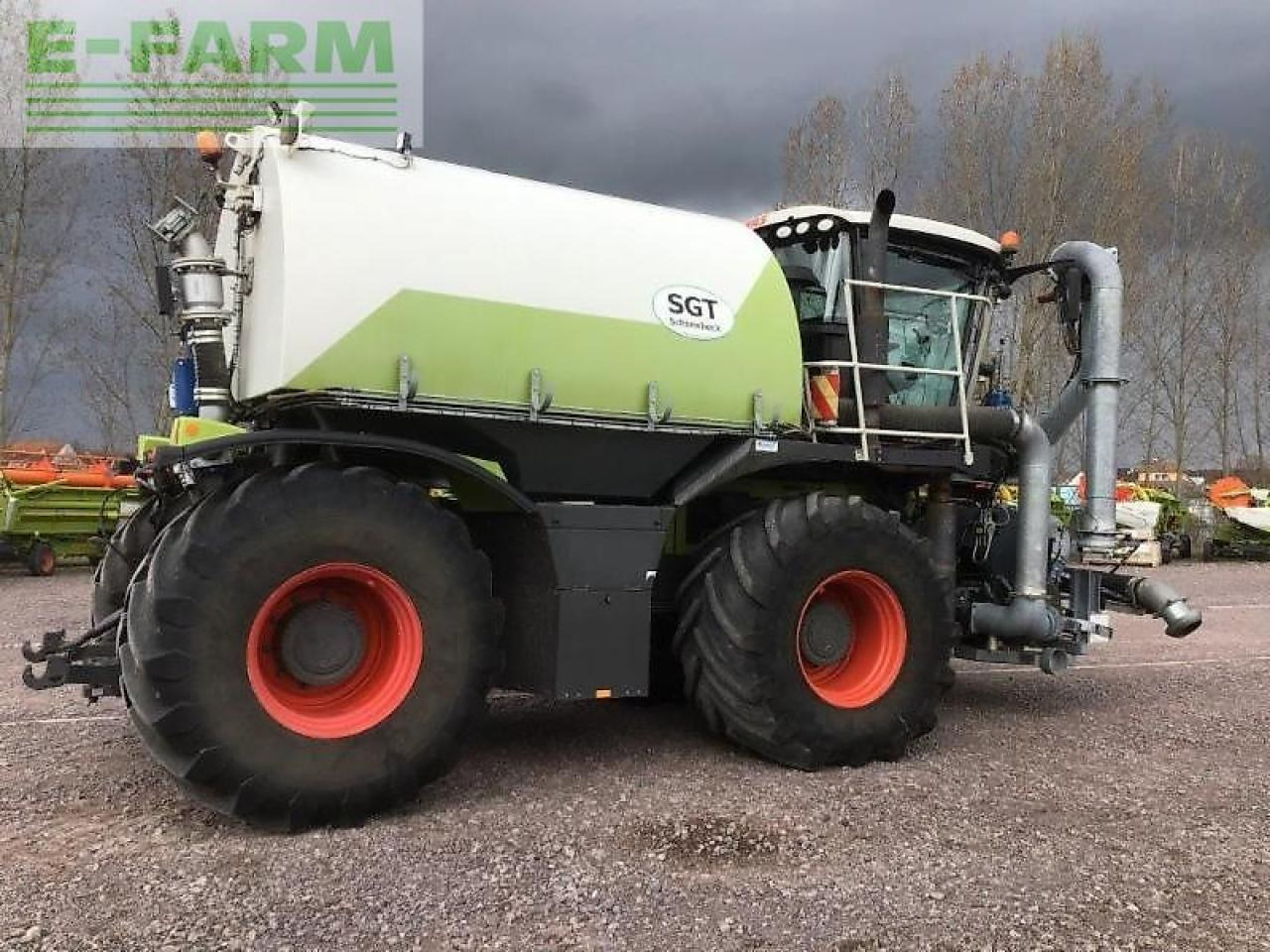 CLAAS xerion 3800 saddle trac - מרסס בהנעה עצמית: תמונה 4 CLAAS xerion 3800 saddle trac - מרסס בהנעה עצמית: תמונה 4
