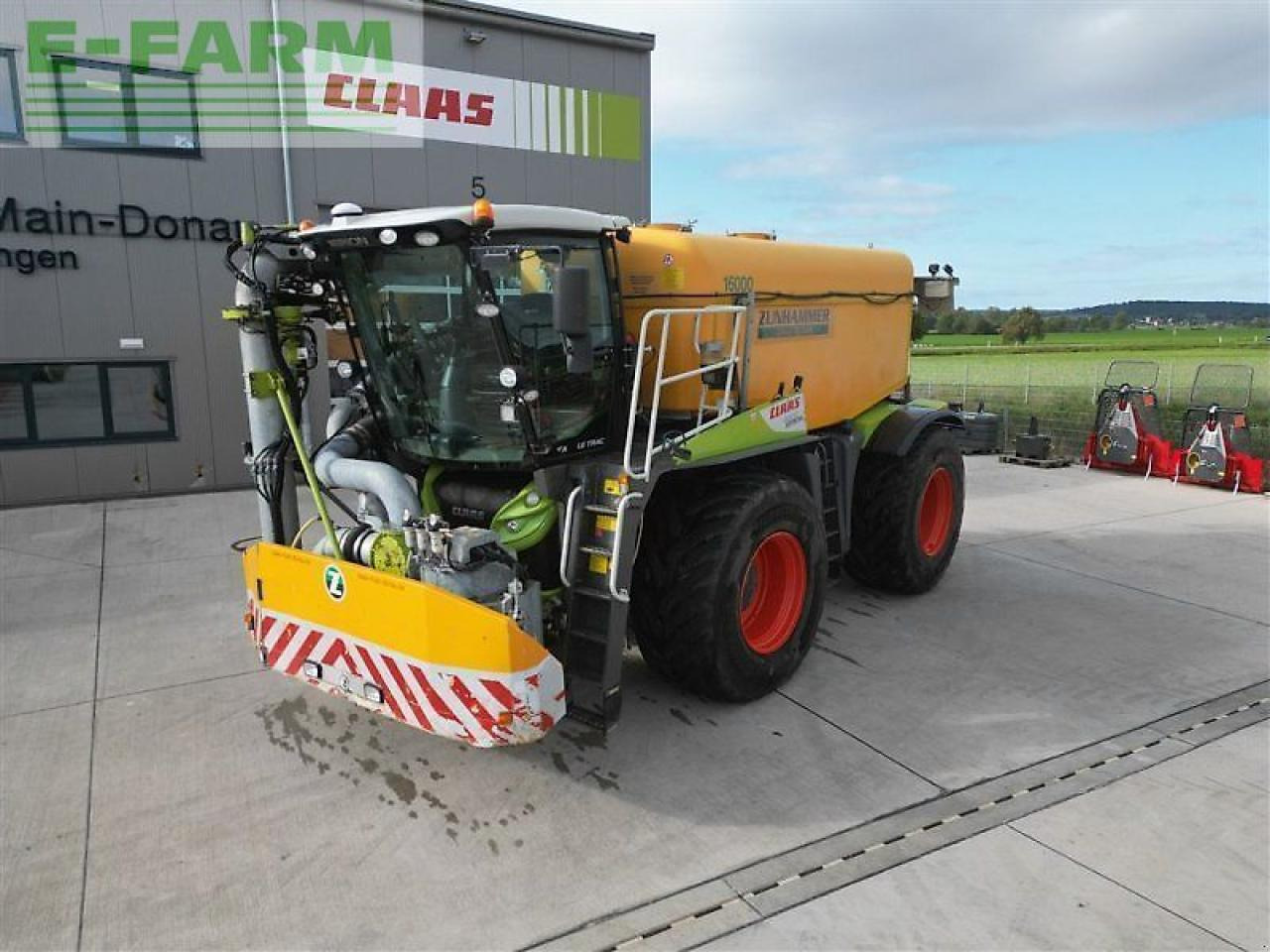 CLAAS xerion 4000 saddle trac SADDLE TRAC - טרקטור חקלאי: תמונה 1 CLAAS xerion 4000 saddle trac SADDLE TRAC - טרקטור חקלאי: תמונה 1