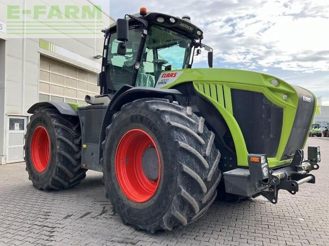 CLAAS xerion 5000 trac - טרקטור חקלאי: תמונה 3 CLAAS xerion 5000 trac - טרקטור חקלאי: תמונה 3
