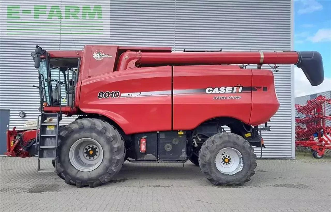 Case-IH 8010 med 30 fods skærebord - מקצרת קומבינה: תמונה 1 Case-IH 8010 med 30 fods skærebord - מקצרת קומבינה: תמונה 1