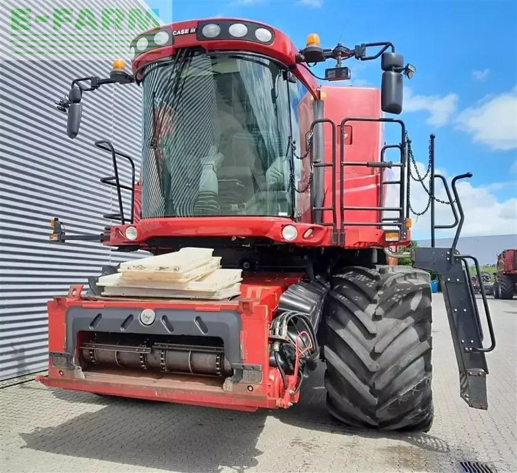Case-IH 8010 med 30 fods skærebord - מקצרת קומבינה: תמונה 3 Case-IH 8010 med 30 fods skærebord - מקצרת קומבינה: תמונה 3
