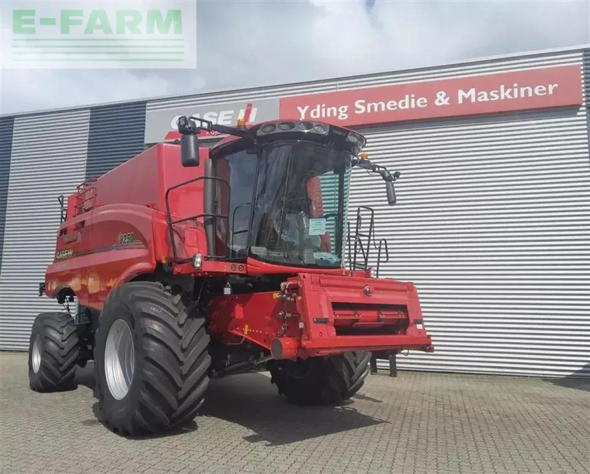 Case-IH 8250 kampagnepris axial-flow 8250 med 35 fod varioskærebord - מקצרת קומבינה: תמונה 1 Case-IH 8250 kampagnepris axial-flow 8250 med 35 fod varioskærebord - מקצרת קומבינה: תמונה 1