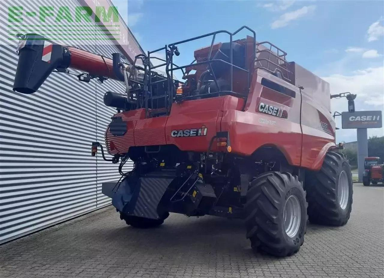 Case-IH 8250 kampagnepris axial-flow 8250 med 35 fod varioskærebord - מקצרת קומבינה: תמונה 3 Case-IH 8250 kampagnepris axial-flow 8250 med 35 fod varioskærebord - מקצרת קומבינה: תמונה 3
