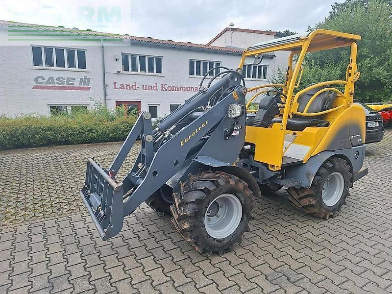 Eurotrac w12s-2 hoflader radlader lader euroaufnahme 820/w12s - מיני מחפר: תמונה 1 Eurotrac w12s-2 hoflader radlader lader euroaufnahme 820/w12s - מיני מחפר: תמונה 1