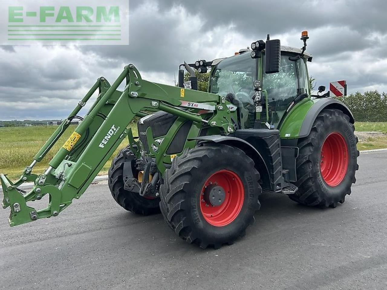 Fendt 724 vario s4 - טרקטור חקלאי: תמונה 1 Fendt 724 vario s4 - טרקטור חקלאי: תמונה 1