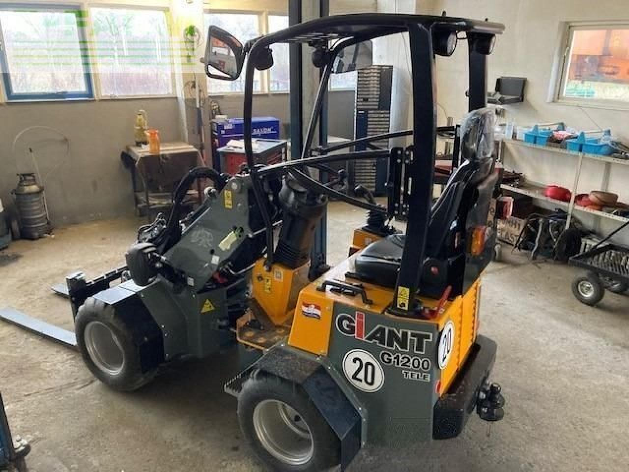 Giant g1200 tele -teleskopradlader - מיני מחפר: תמונה 1 Giant g1200 tele -teleskopradlader - מיני מחפר: תמונה 1