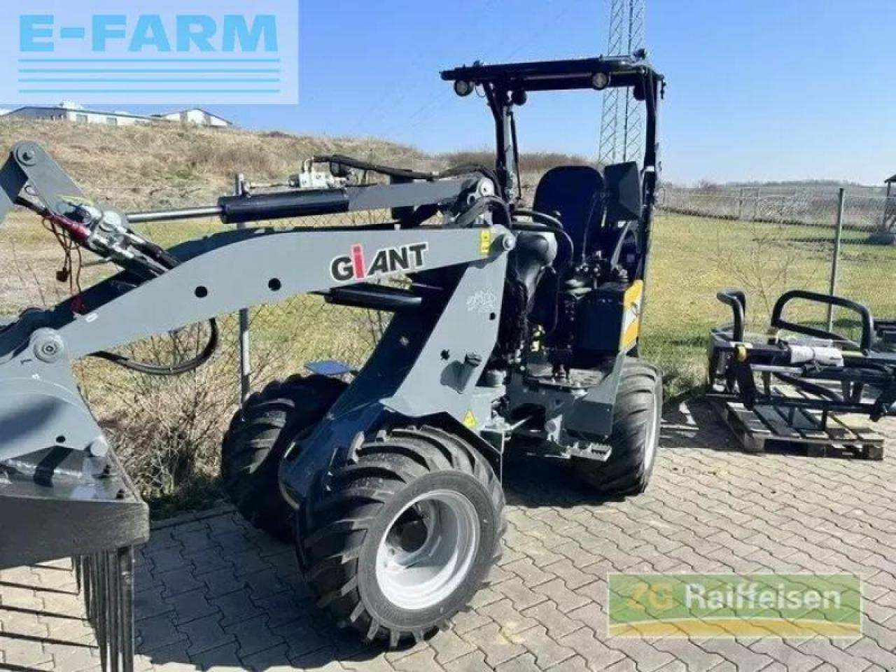 Giant g2200 hd - מפעיל טלסקופי: תמונה 1 Giant g2200 hd - מפעיל טלסקופי: תמונה 1