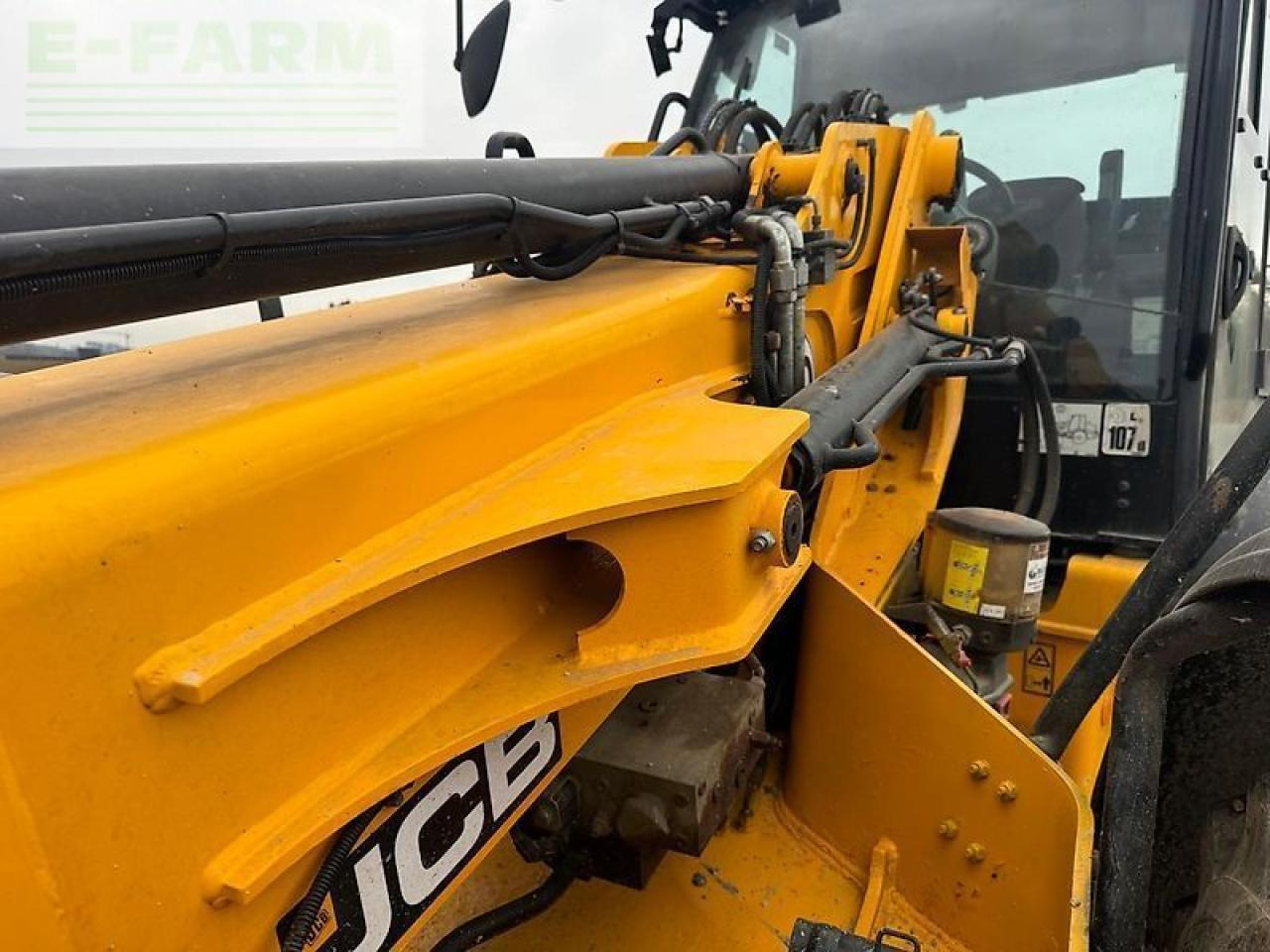 JCB tm 420 - מפעיל טלסקופי: תמונה 2 JCB tm 420 - מפעיל טלסקופי: תמונה 2
