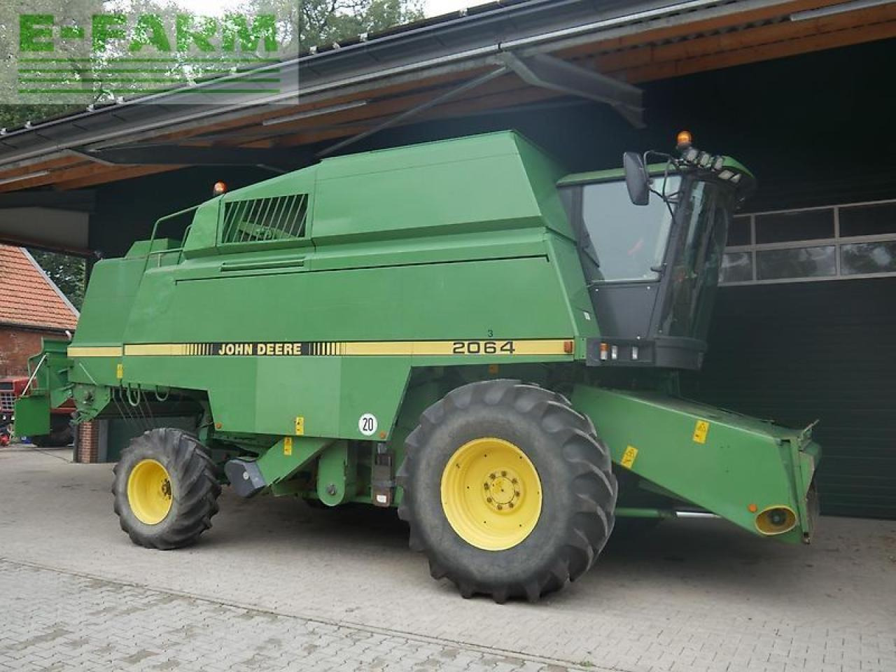 John Deere 2064 + 6m schneidwerk - מקצרת קומבינה: תמונה 1 John Deere 2064 + 6m schneidwerk - מקצרת קומבינה: תמונה 1