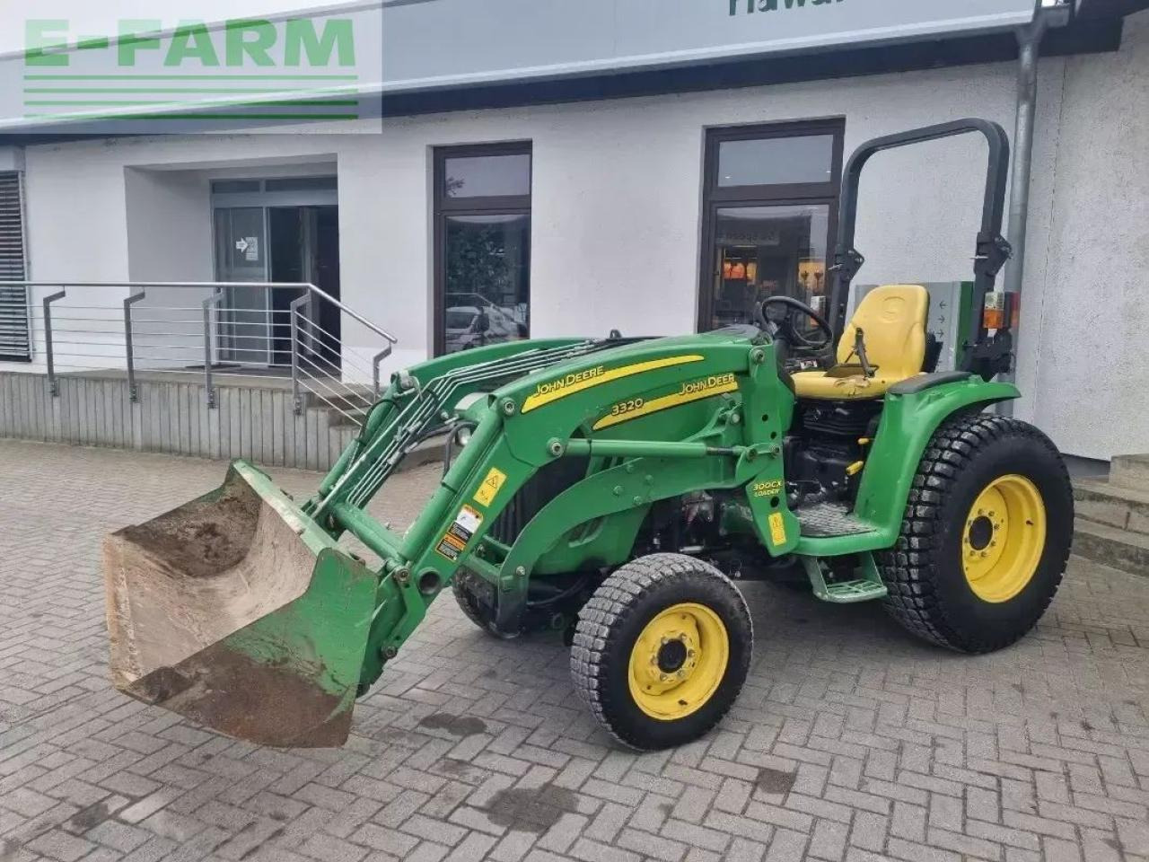 John Deere 3320 my11 - טרקטור חקלאי: תמונה 1 John Deere 3320 my11 - טרקטור חקלאי: תמונה 1