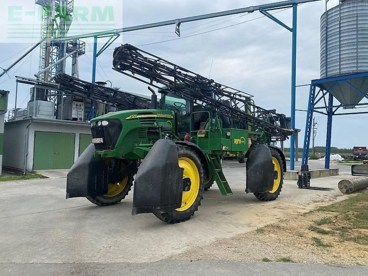 John Deere 4720 - מרסס נגרר: תמונה 1 John Deere 4720 - מרסס נגרר: תמונה 1