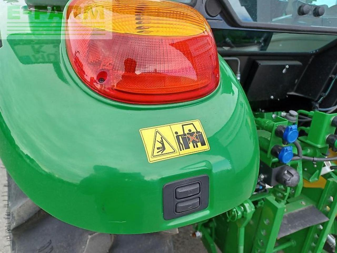 טרקטור חקלאי John Deere 5058e: תמונה 6