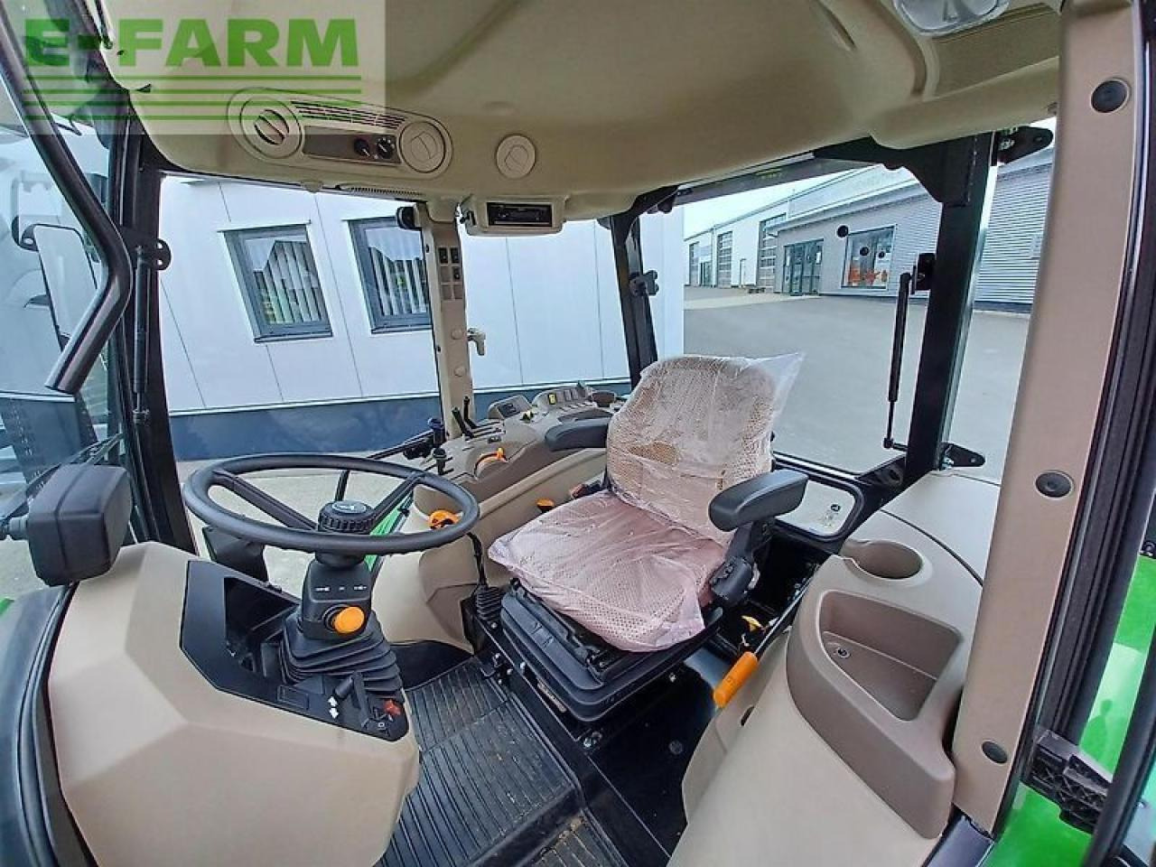 טרקטור חקלאי John Deere 5058e: תמונה 8