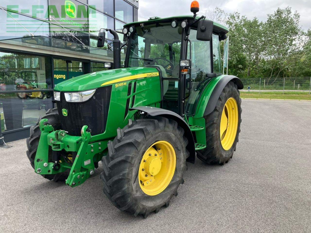 John Deere 5085M - טרקטור חקלאי: תמונה 1 John Deere 5085M - טרקטור חקלאי: תמונה 1