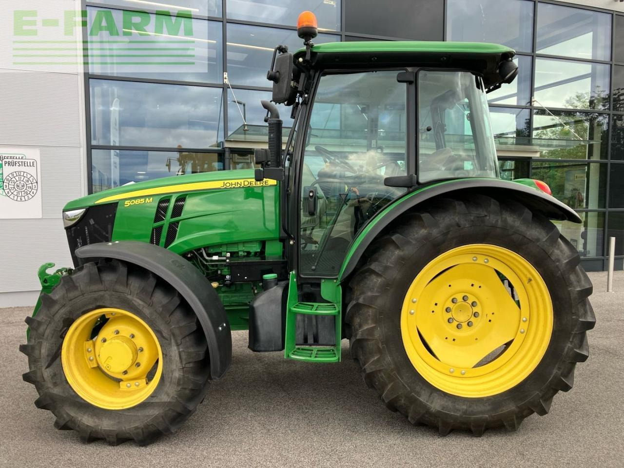 John Deere 5085M - טרקטור חקלאי: תמונה 2 John Deere 5085M - טרקטור חקלאי: תמונה 2