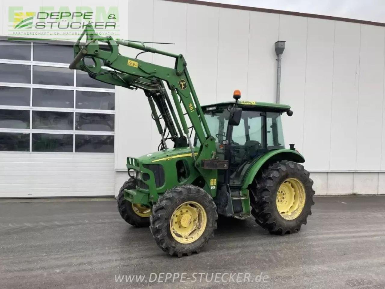 John Deere 5720 - טרקטור חקלאי: תמונה 1 John Deere 5720 - טרקטור חקלאי: תמונה 1
