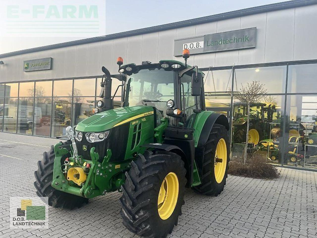 John Deere 6110m - טרקטור חקלאי: תמונה 1 John Deere 6110m - טרקטור חקלאי: תמונה 1