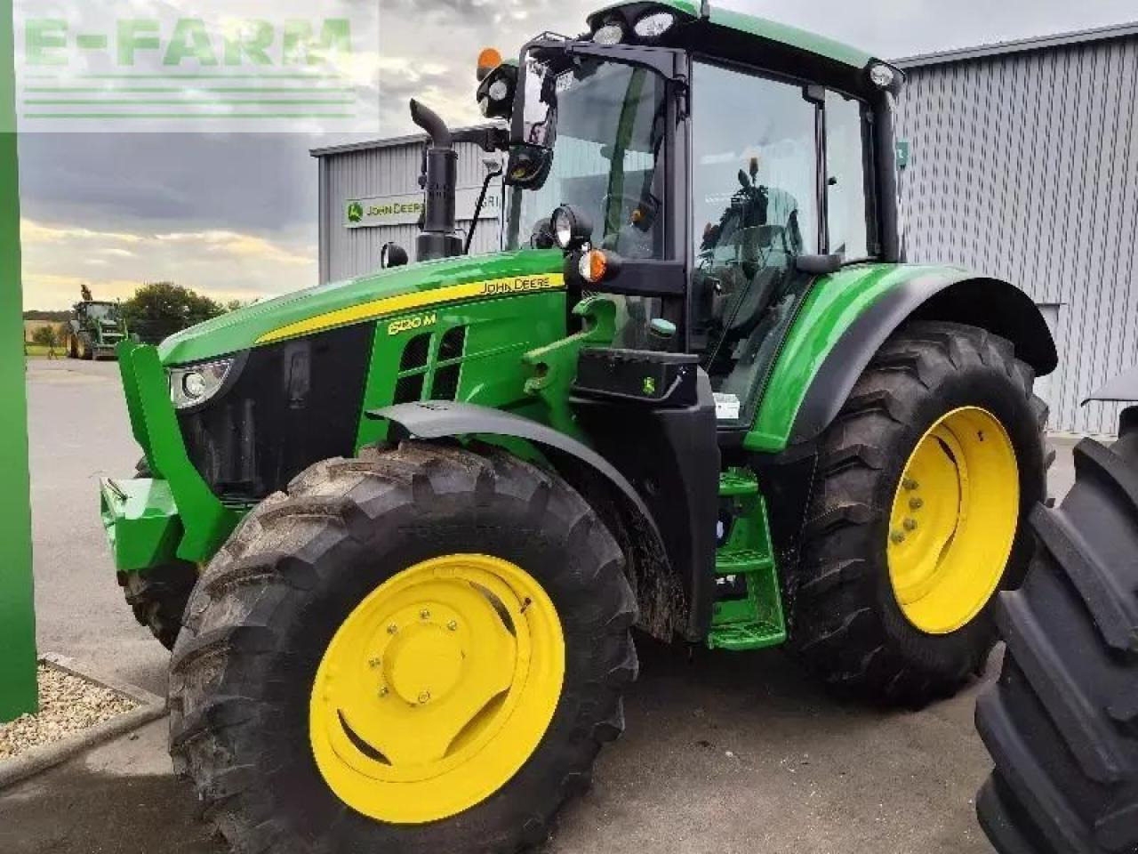 John Deere 6120m - טרקטור חקלאי: תמונה 1 John Deere 6120m - טרקטור חקלאי: תמונה 1