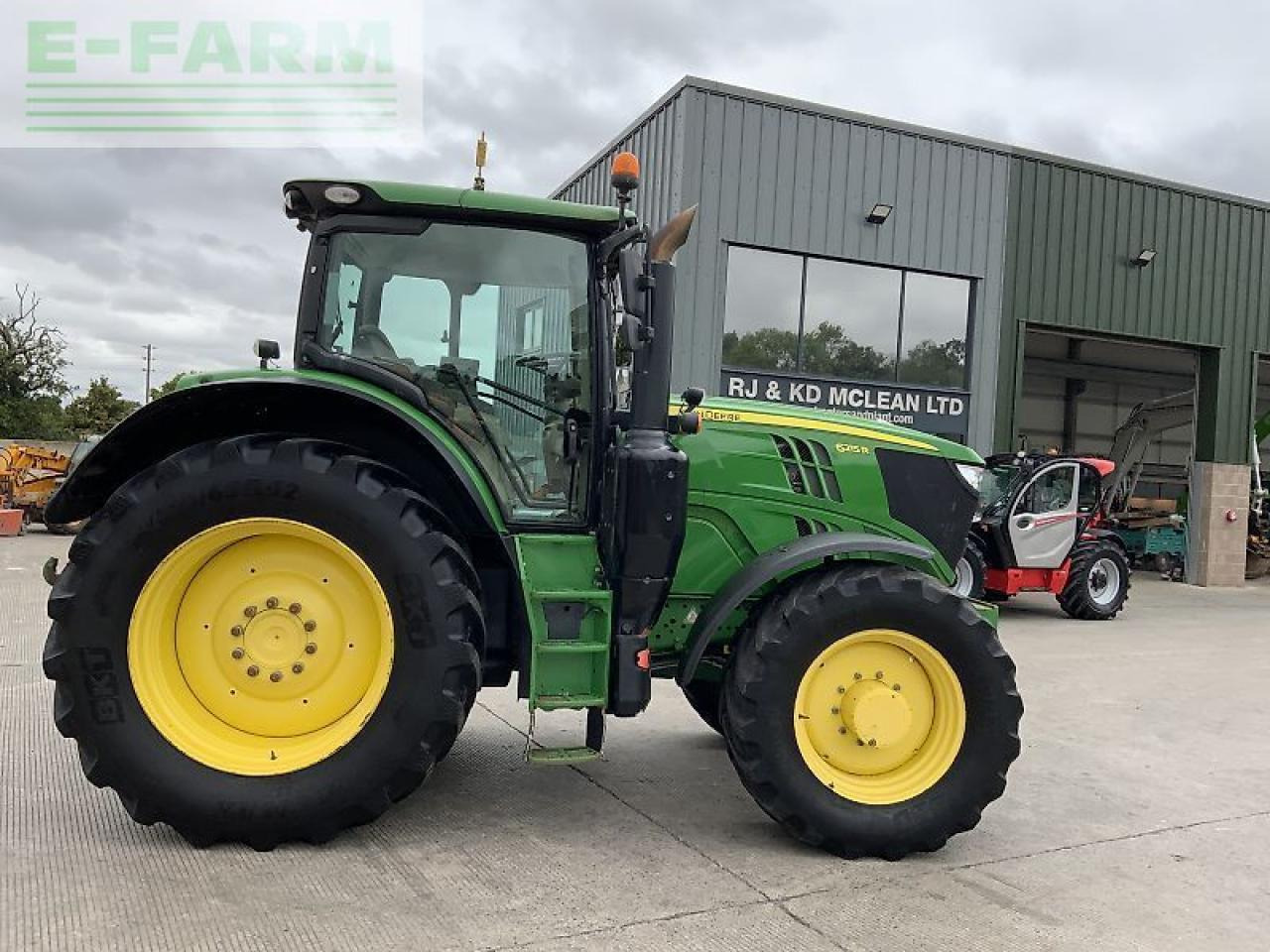 John Deere 6215r tractor (st24142) - טרקטור חקלאי: תמונה 1 John Deere 6215r tractor (st24142) - טרקטור חקלאי: תמונה 1