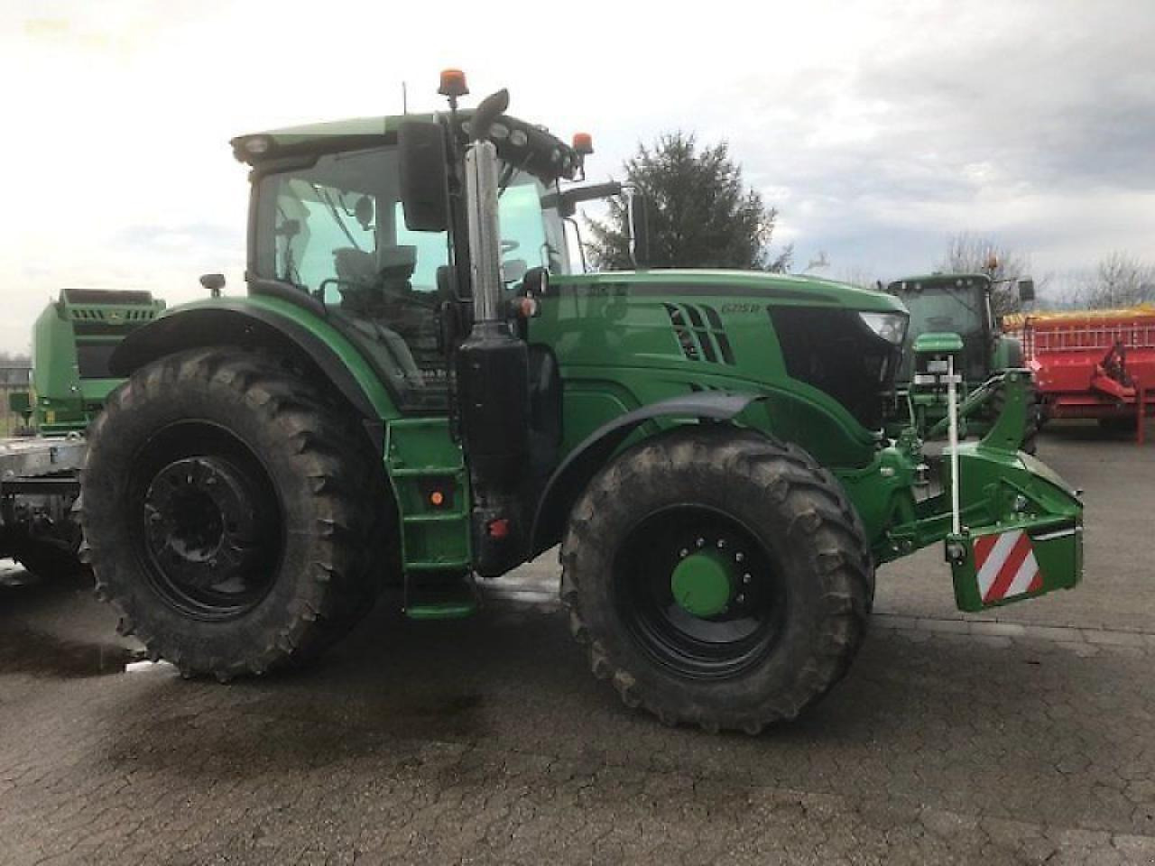 John Deere 6215r - טרקטור חקלאי: תמונה 3 John Deere 6215r - טרקטור חקלאי: תמונה 3