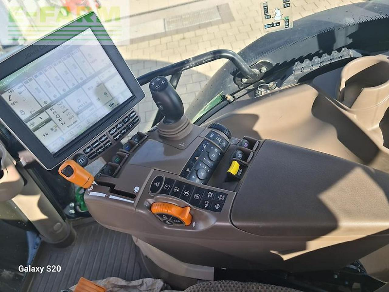 טרקטור חקלאי John Deere 6215r: תמונה 9