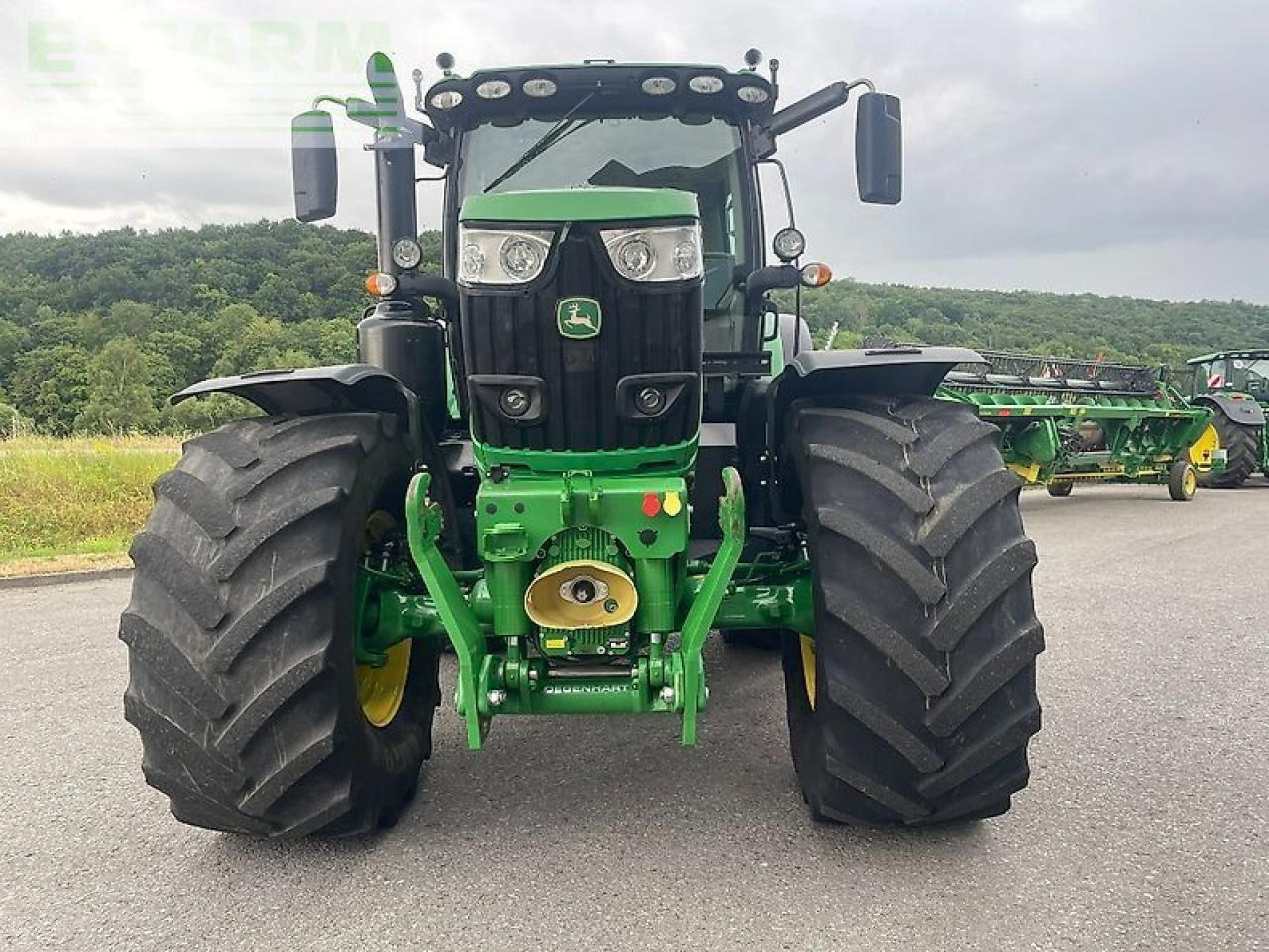 John Deere 6215r - טרקטור חקלאי: תמונה 2 John Deere 6215r - טרקטור חקלאי: תמונה 2