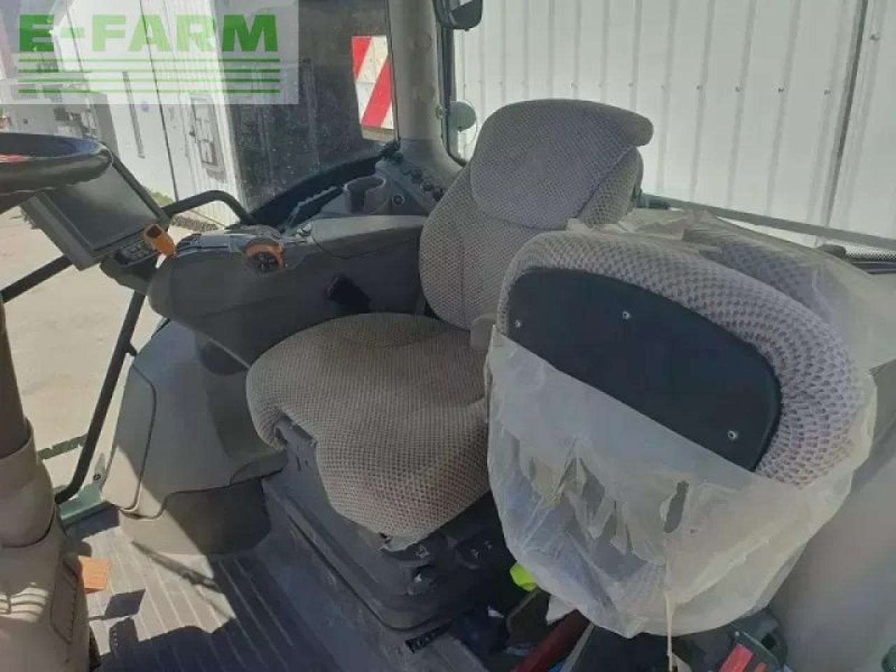 John Deere 6215r - טרקטור חקלאי: תמונה 4 John Deere 6215r - טרקטור חקלאי: תמונה 4