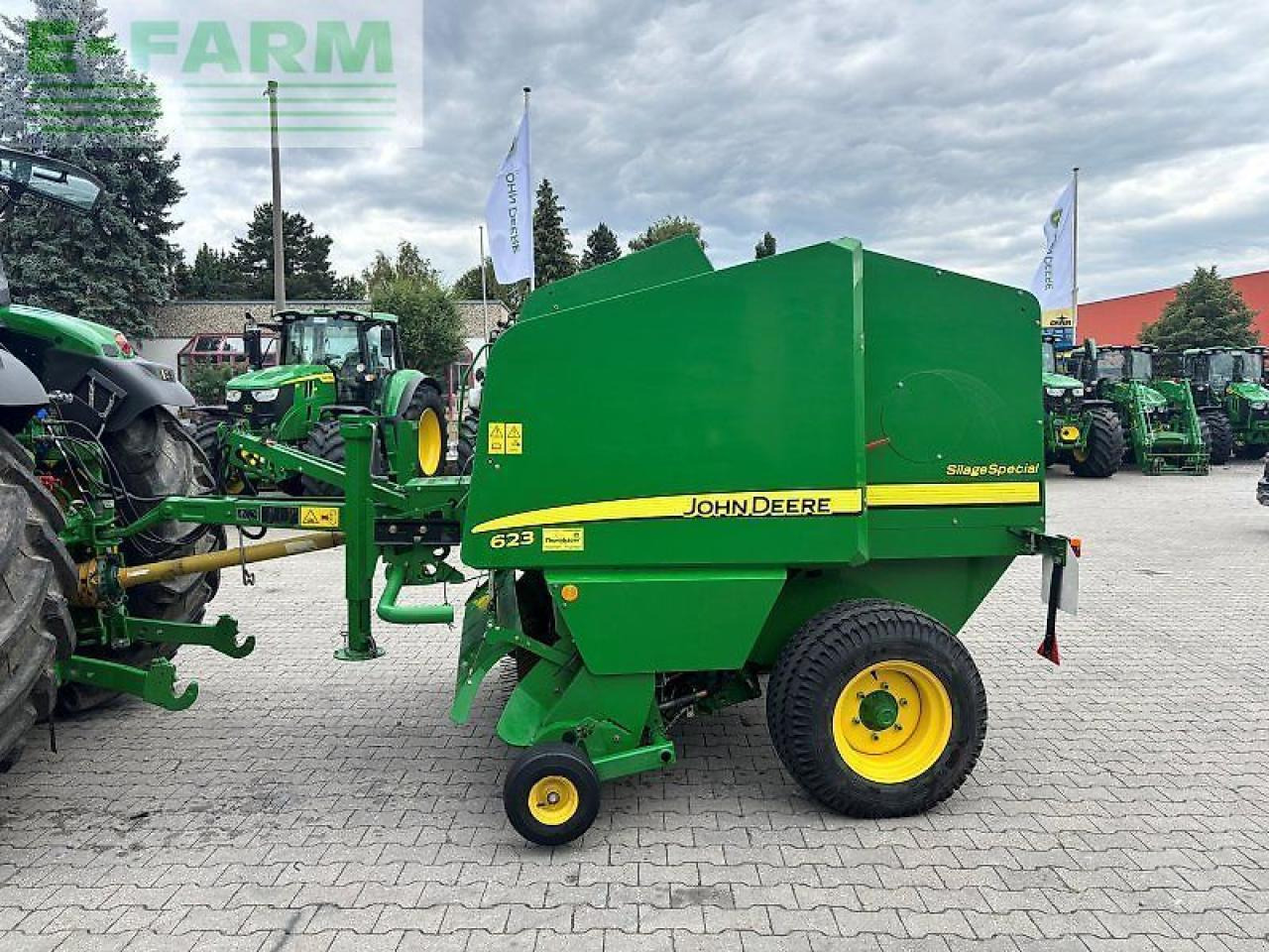 John Deere 623 - מכונת צרור מרובעת: תמונה 2 John Deere 623 - מכונת צרור מרובעת: תמונה 2