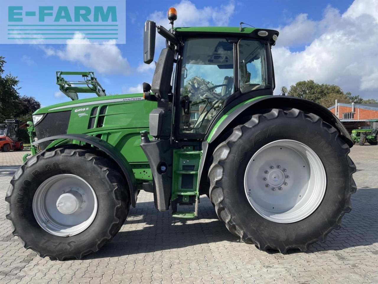 John Deere 6250r - טרקטור חקלאי: תמונה 2 John Deere 6250r - טרקטור חקלאי: תמונה 2