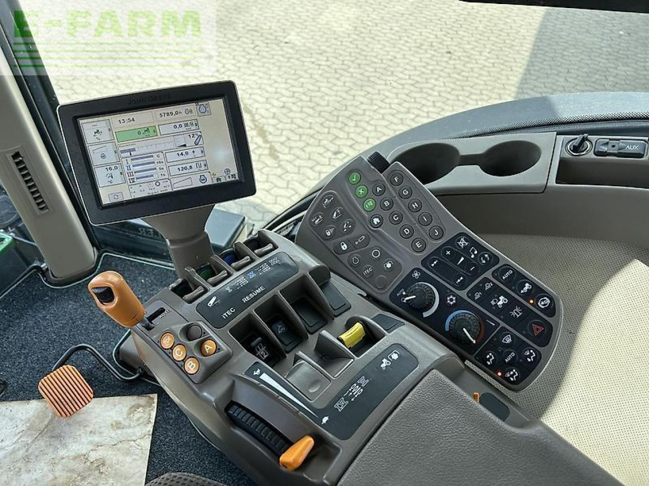 John Deere 7230r - טרקטור חקלאי: תמונה 3 John Deere 7230r - טרקטור חקלאי: תמונה 3