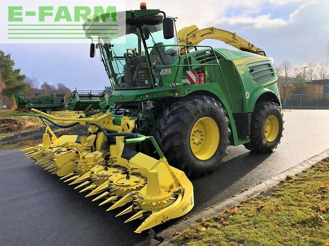 John Deere 8300i mit kemper 360plus & pu 639 - מקצרת מספוא: תמונה 1 John Deere 8300i mit kemper 360plus & pu 639 - מקצרת מספוא: תמונה 1