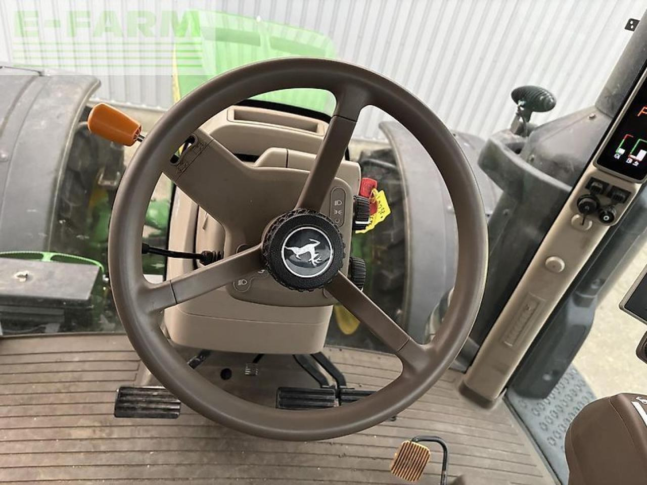 John Deere 8320r - טרקטור חקלאי: תמונה 3 John Deere 8320r - טרקטור חקלאי: תמונה 3
