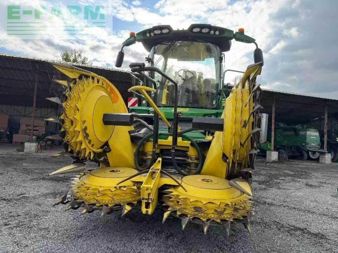 John Deere 8400 - מקצרת מספוא: תמונה 2 John Deere 8400 - מקצרת מספוא: תמונה 2