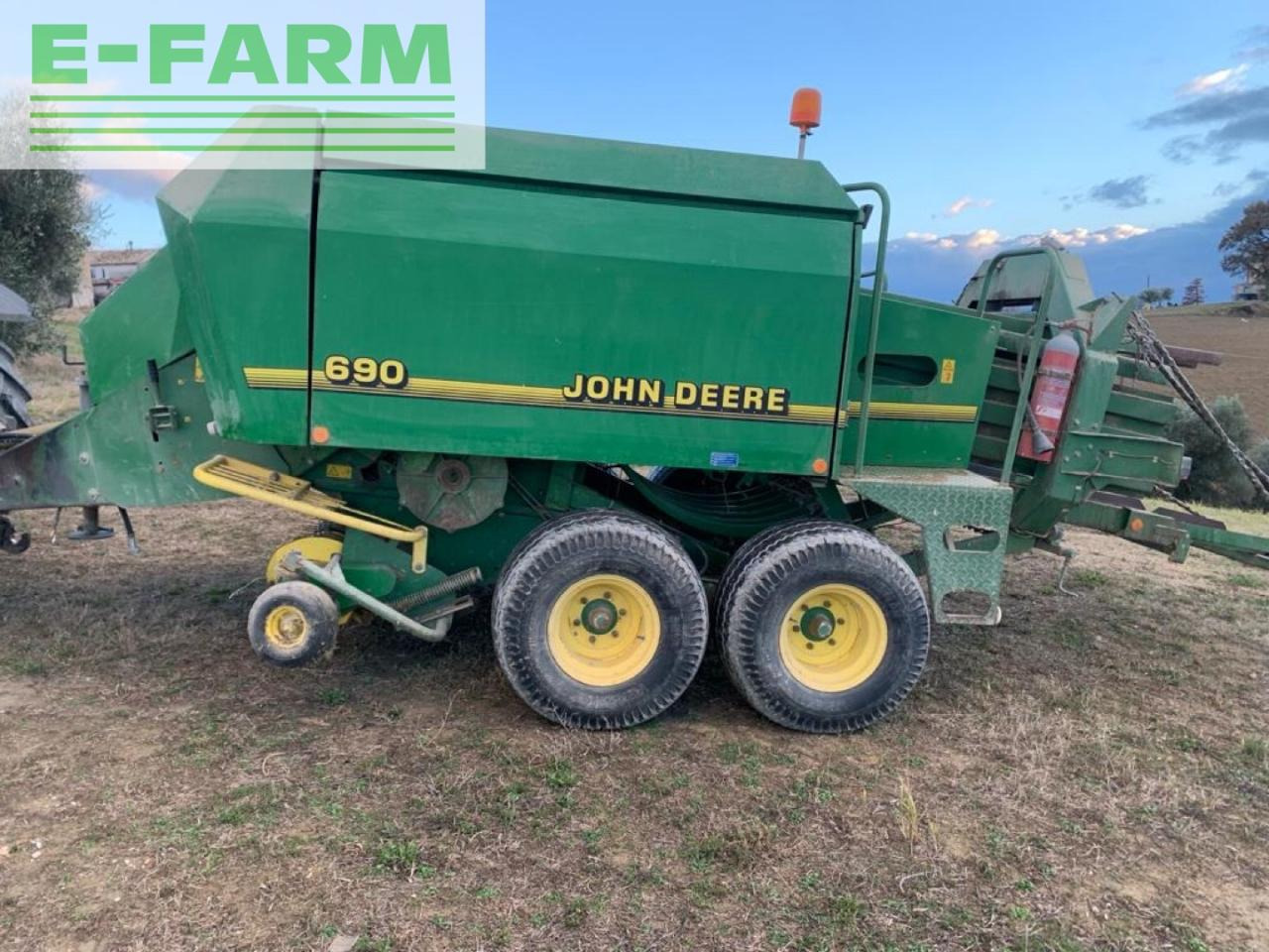 John Deere John Deere 690 - מכונת צרור מרובעת: תמונה 2 John Deere John Deere 690 - מכונת צרור מרובעת: תמונה 2