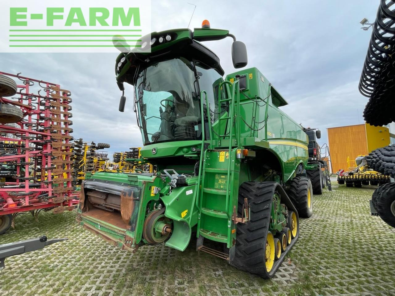 John Deere S690i - מקצרת קומבינה: תמונה 1 John Deere S690i - מקצרת קומבינה: תמונה 1