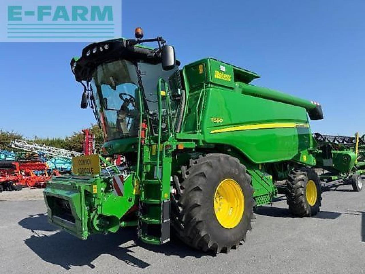 John Deere t550 - מקצרת קומבינה: תמונה 1 John Deere t550 - מקצרת קומבינה: תמונה 1