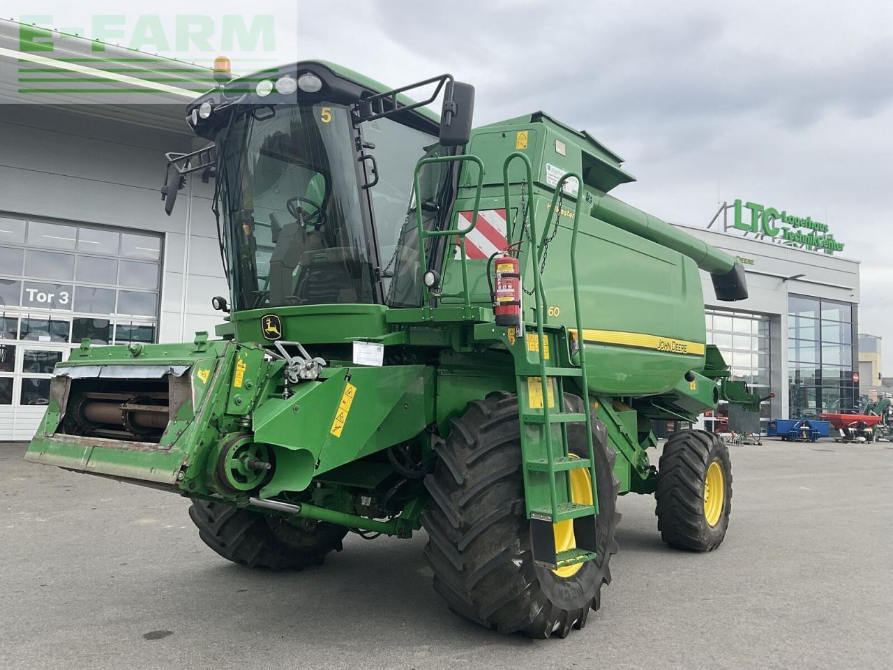 John Deere t560hm - מקצרת קומבינה: תמונה 1 John Deere t560hm - מקצרת קומבינה: תמונה 1