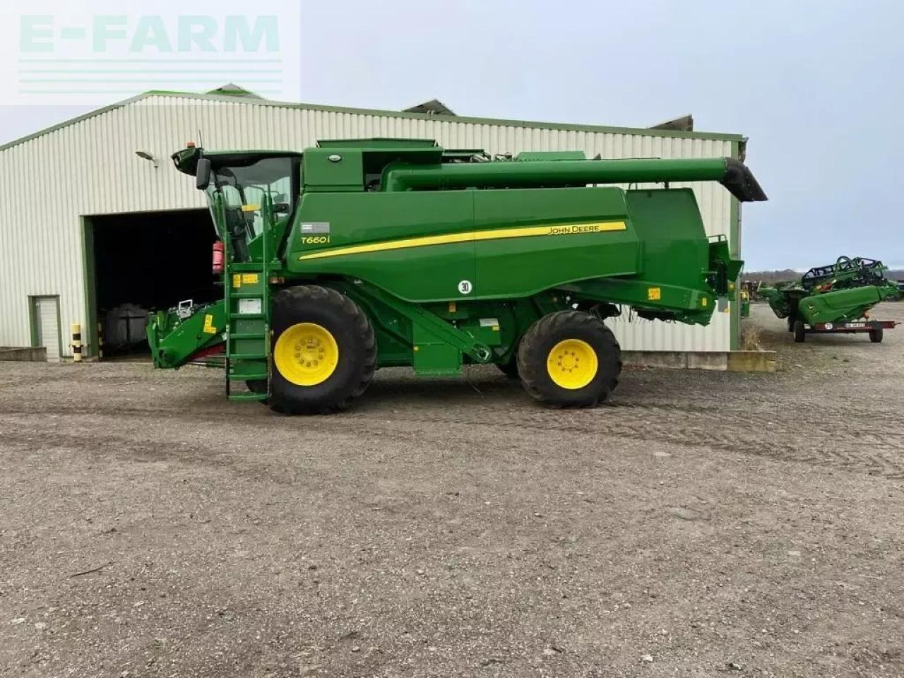 John Deere t660 my23 prod 30 - מקצרת קומבינה: תמונה 2 John Deere t660 my23 prod 30 - מקצרת קומבינה: תמונה 2