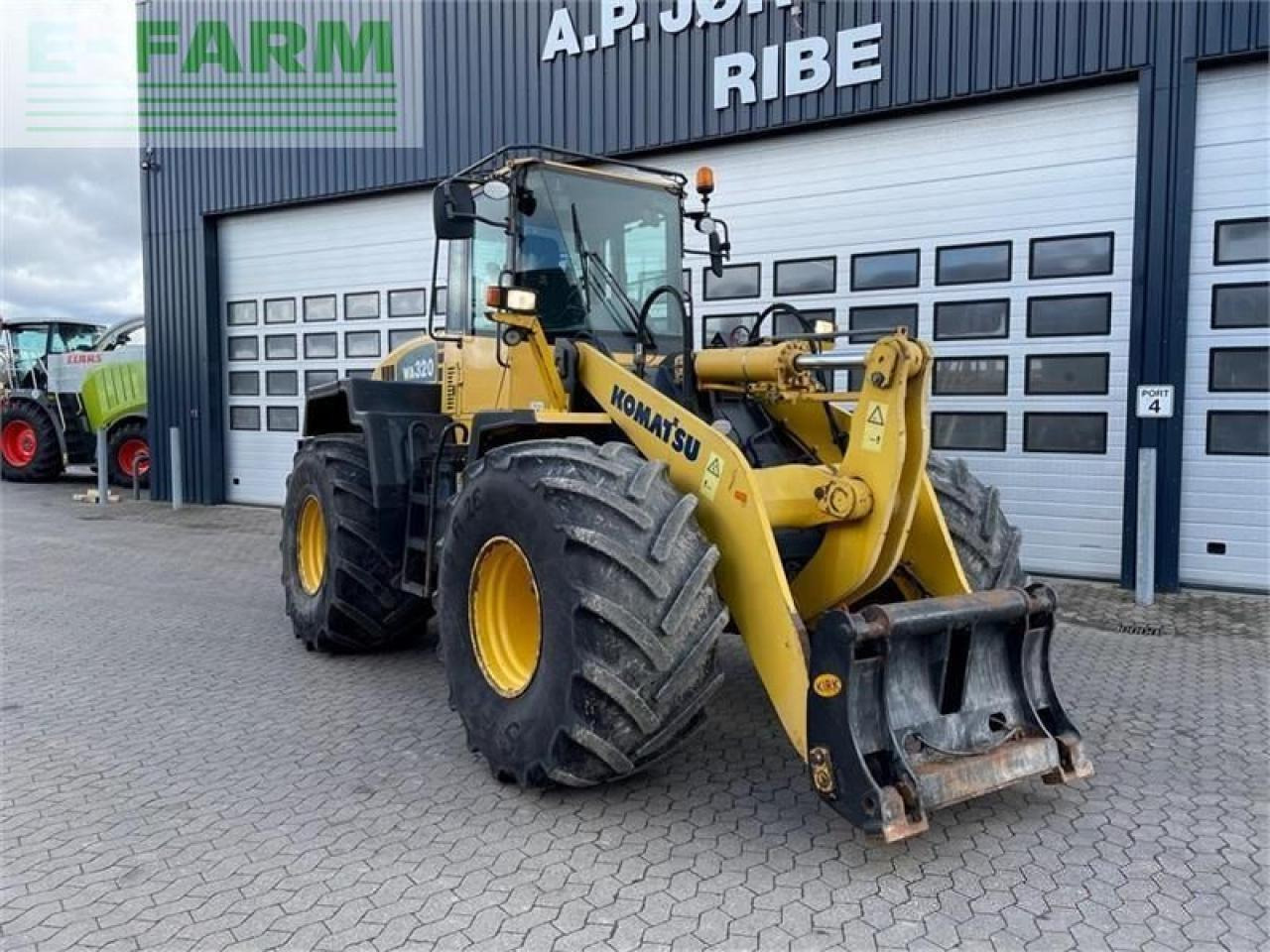 Komatsu wa320-5 - מיני מחפר: תמונה 2 Komatsu wa320-5 - מיני מחפר: תמונה 2