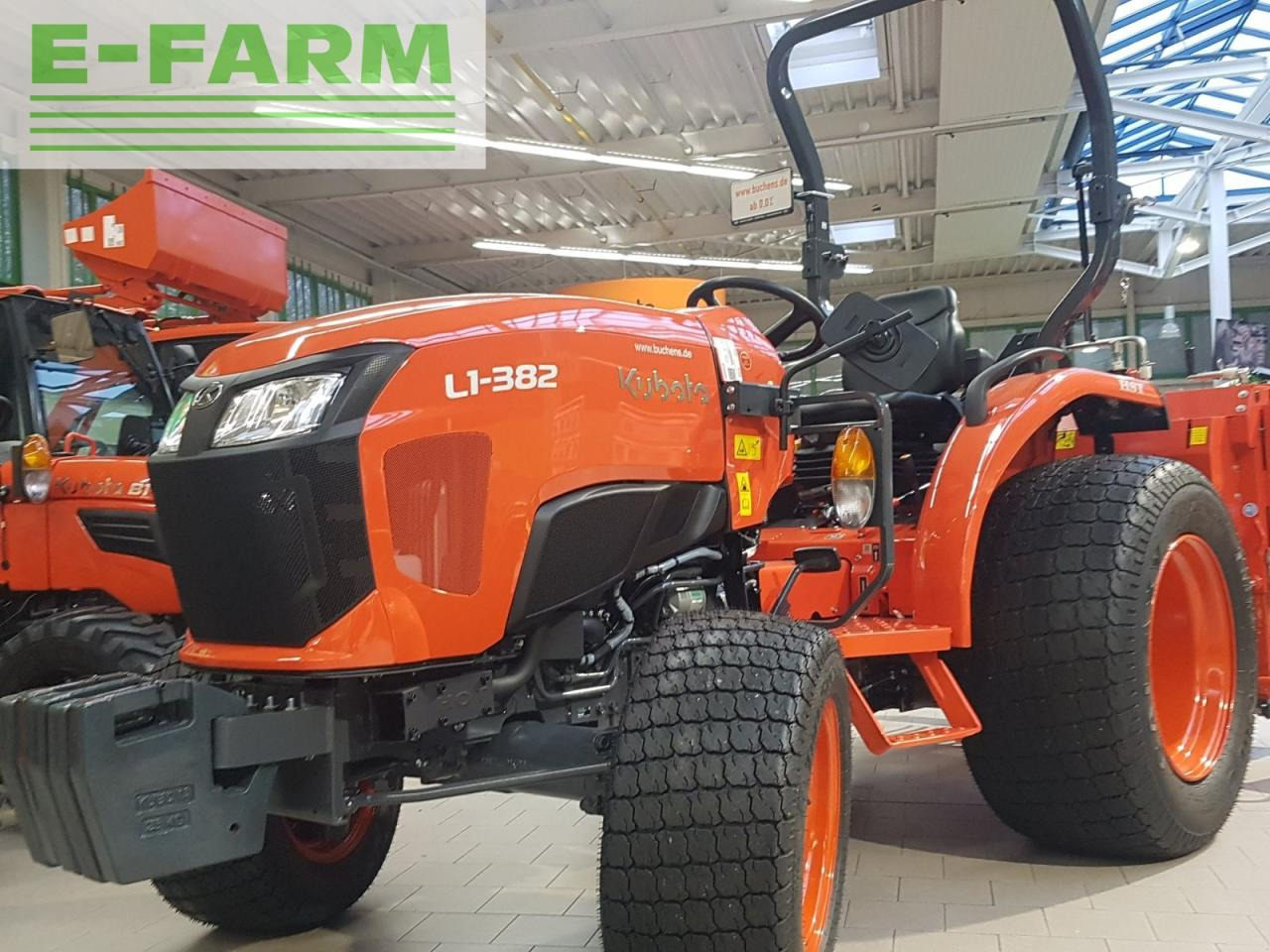 Kubota l1-382 - טרקטור חקלאי: תמונה 3 Kubota l1-382 - טרקטור חקלאי: תמונה 3