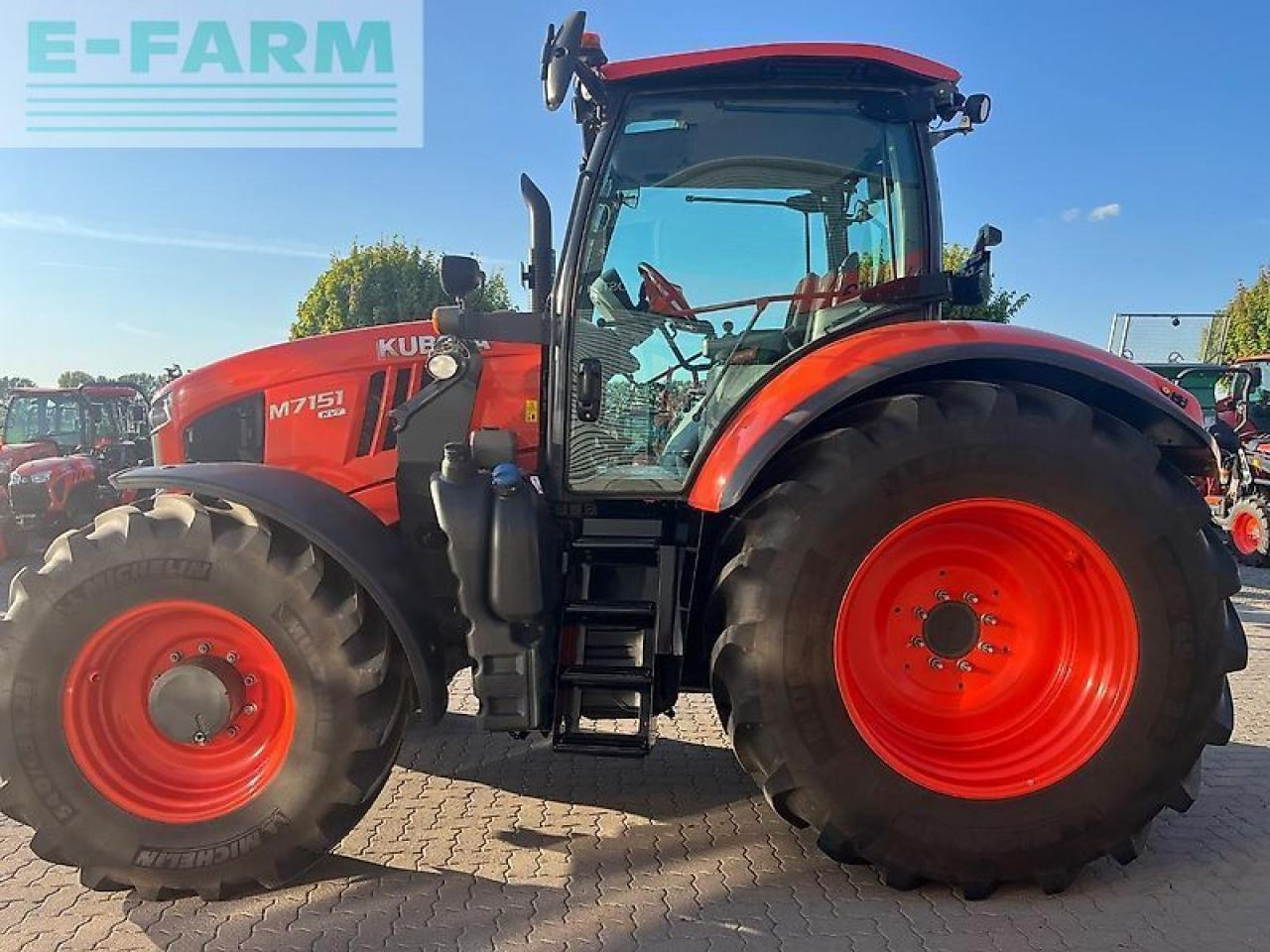 Kubota m7151 - טרקטור חקלאי: תמונה 2 Kubota m7151 - טרקטור חקלאי: תמונה 2