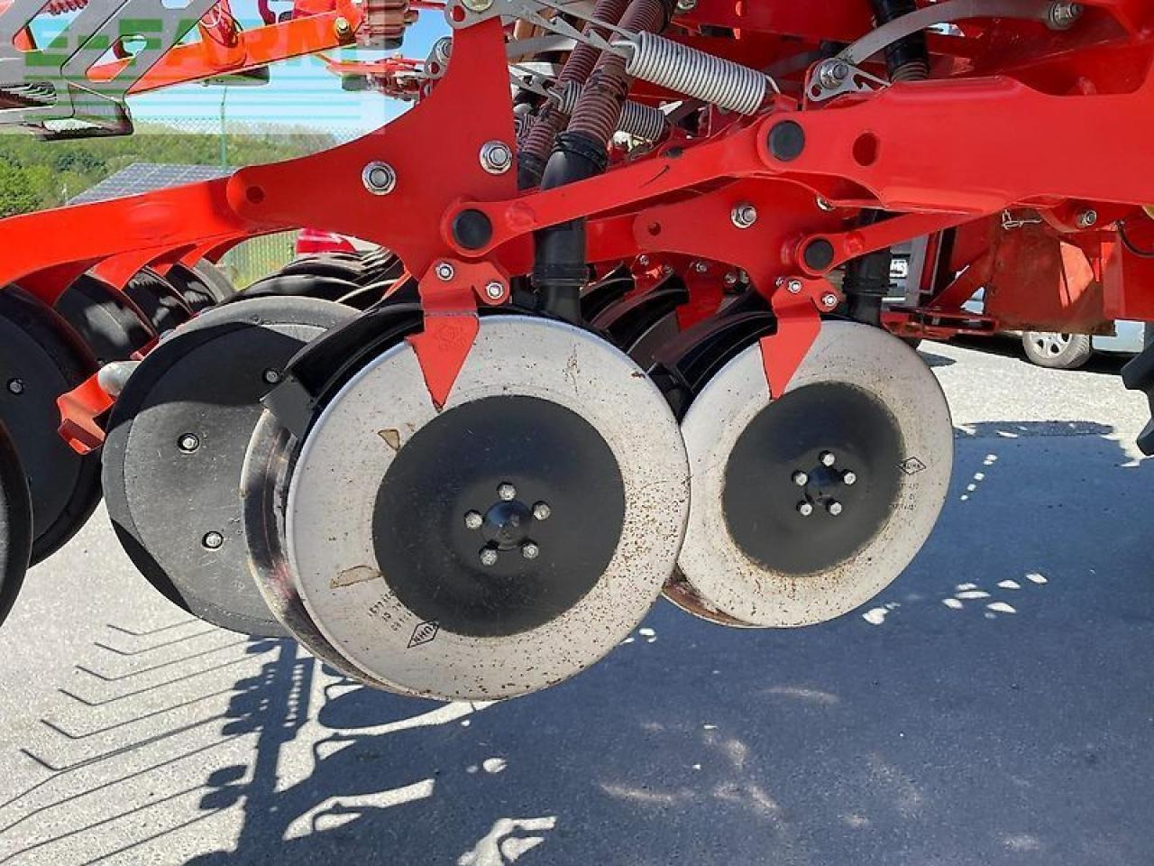 Kuhn drillkombi btf 5000 r mit fronttank und kreiselegge - מקדחת זרעים: תמונה 5 Kuhn drillkombi btf 5000 r mit fronttank und kreiselegge - מקדחת זרעים: תמונה 5