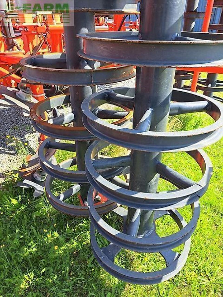 מקדחת זריעה משולבת Kuhn performer 6000: תמונה 6 מקדחת זריעה משולבת Kuhn performer 6000: תמונה 6