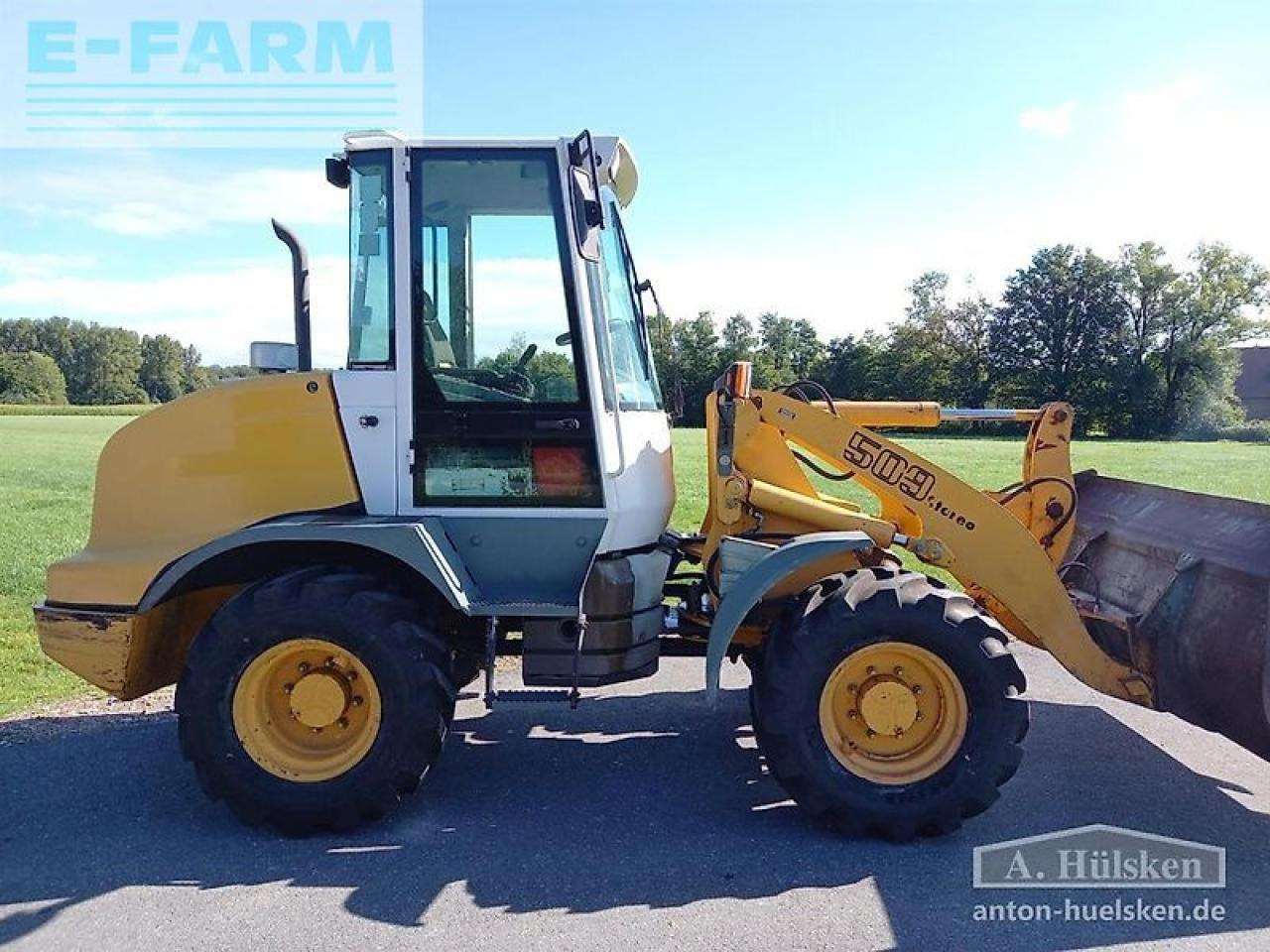 Liebherr 509 stereo inkl. schaufel und palettengabel - מיני מחפר: תמונה 3 Liebherr 509 stereo inkl. schaufel und palettengabel - מיני מחפר: תמונה 3
