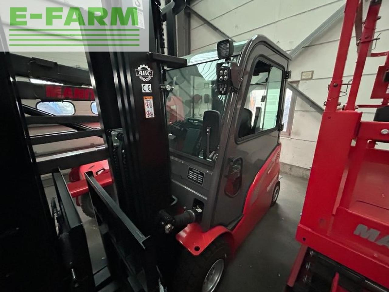 Manitou me 425 - מלגזה: תמונה 1 Manitou me 425 - מלגזה: תמונה 1