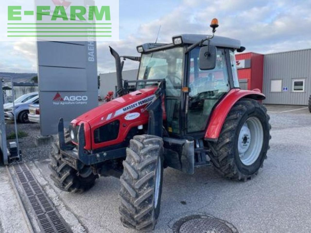 Massey Ferguson 5455 - טרקטור חקלאי: תמונה 1 Massey Ferguson 5455 - טרקטור חקלאי: תמונה 1
