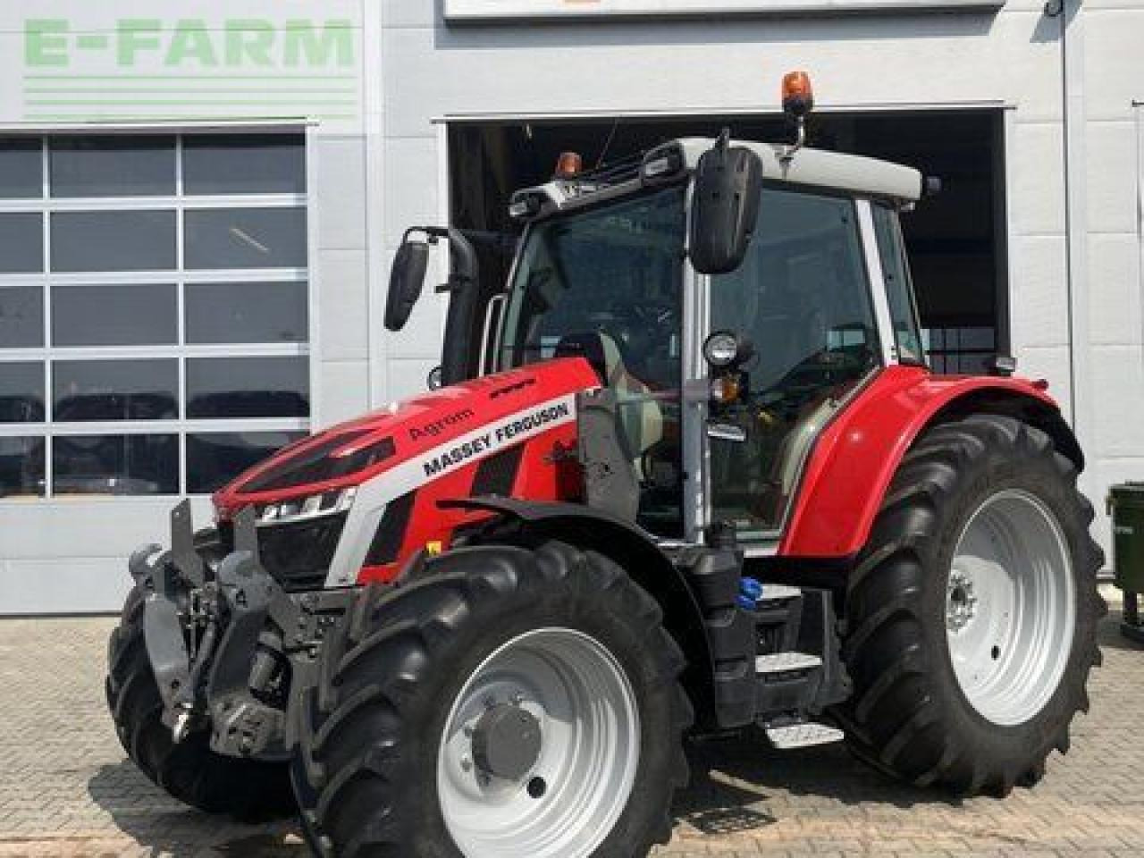 Massey Ferguson 5s.145 - טרקטור חקלאי: תמונה 1 Massey Ferguson 5s.145 - טרקטור חקלאי: תמונה 1