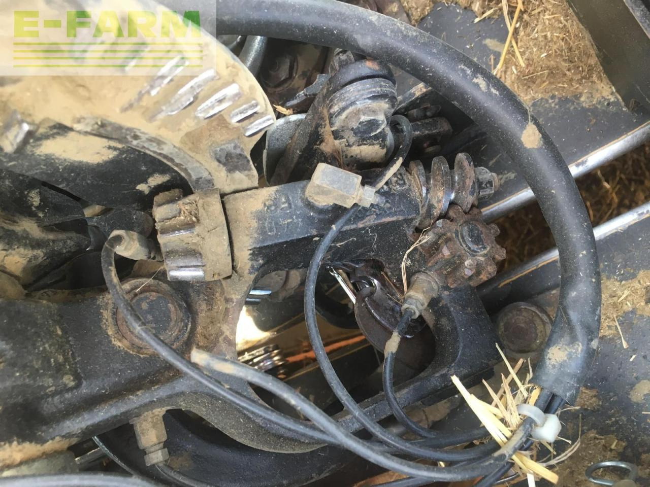 New Holland D1210 - מכונת צרור מרובעת: תמונה 2 New Holland D1210 - מכונת צרור מרובעת: תמונה 2