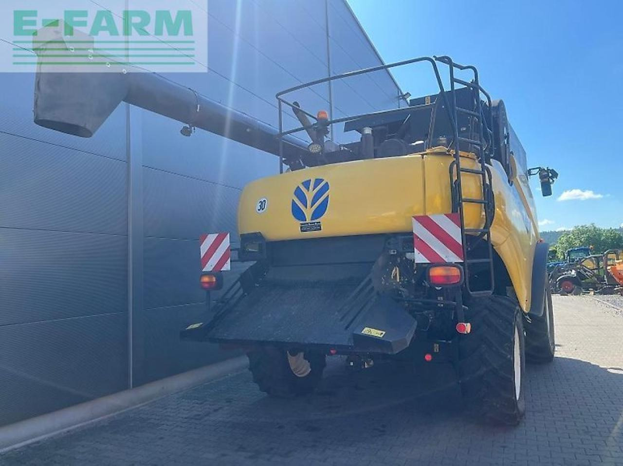New Holland cr 9070 elevation - מקצרת קומבינה: תמונה 5 New Holland cr 9070 elevation - מקצרת קומבינה: תמונה 5