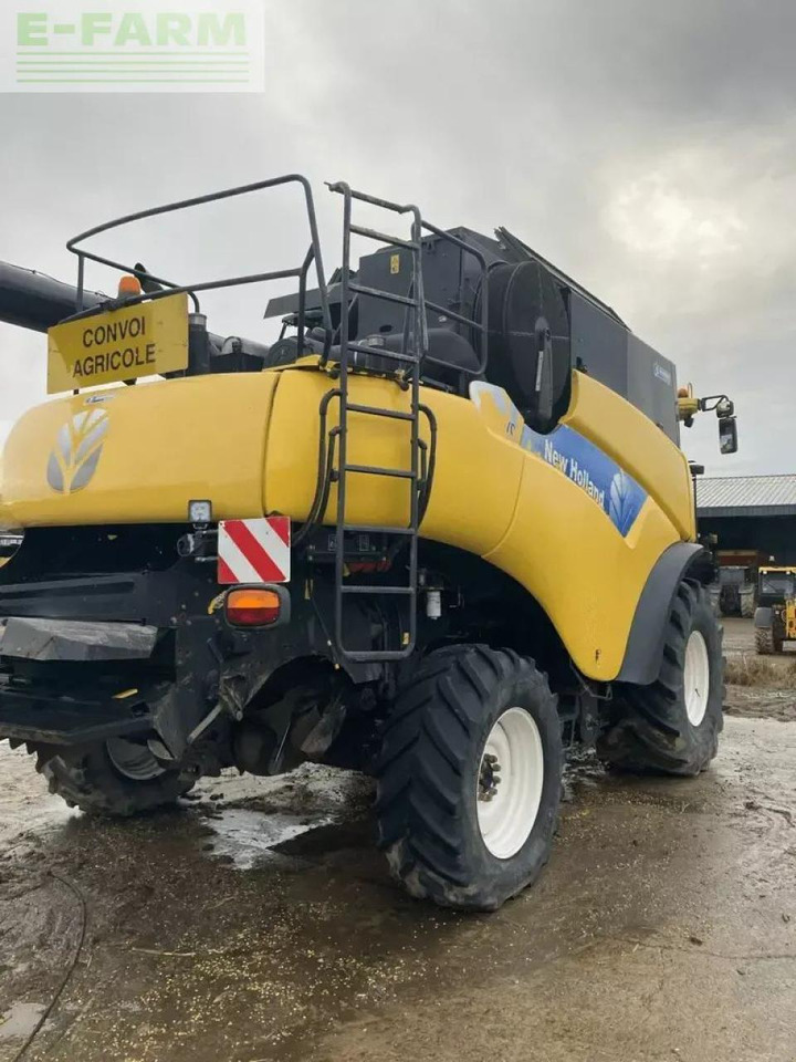New Holland cr 9070 - מקצרת קומבינה: תמונה 4 New Holland cr 9070 - מקצרת קומבינה: תמונה 4